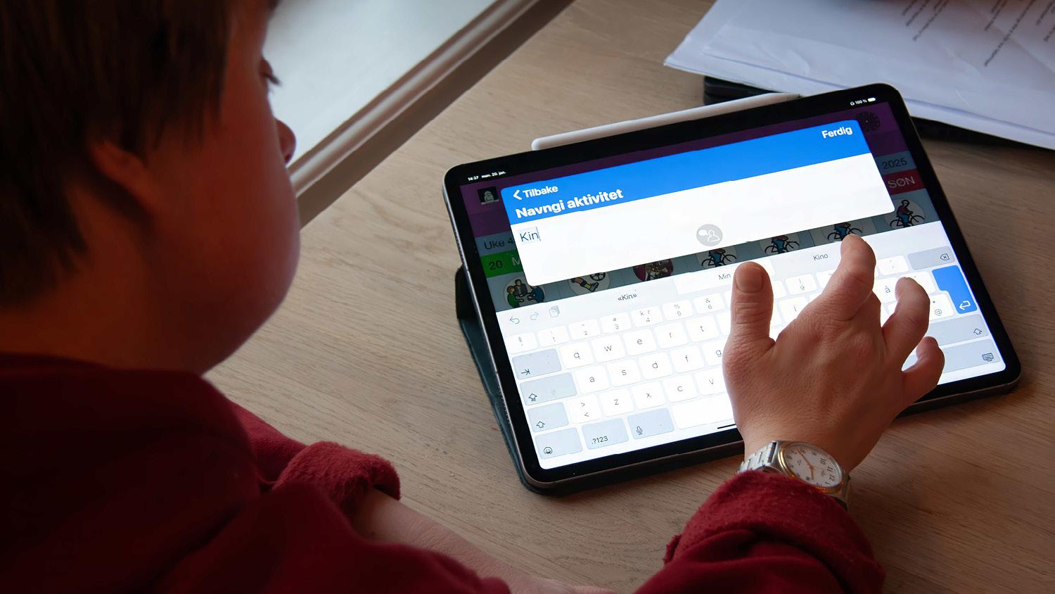 Thea viser oss hvor enkelt det er å legge inn aktiviteter i HandiKalender